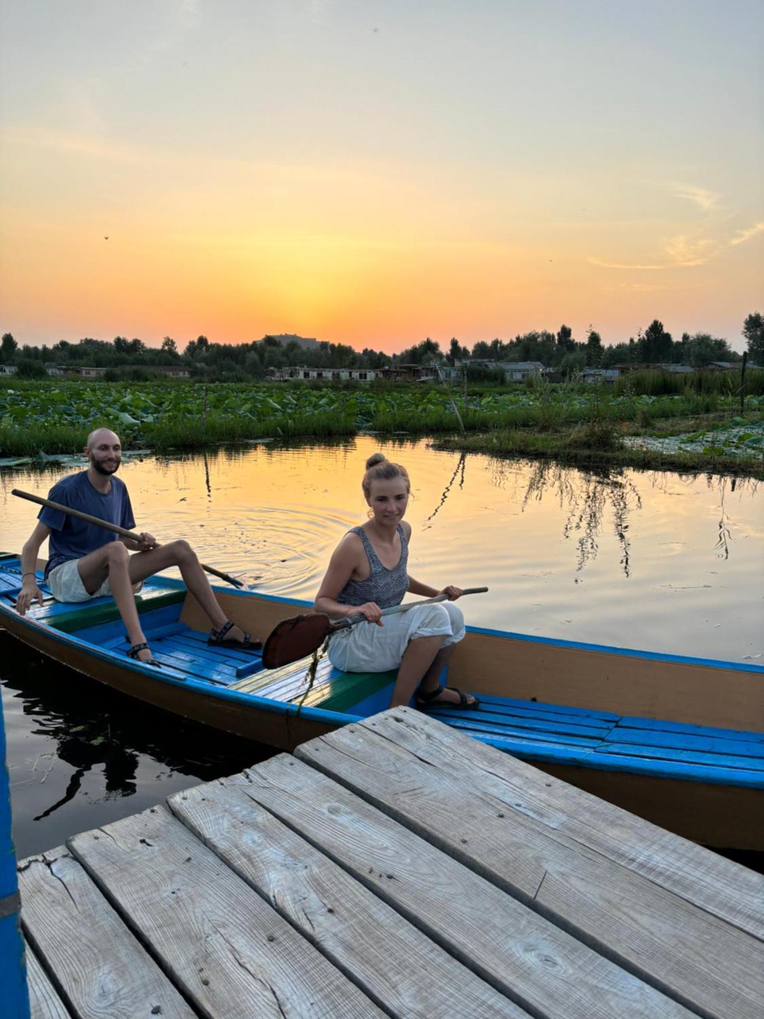 Houseboat Young Wild Rose Srinagar  Exterior photo